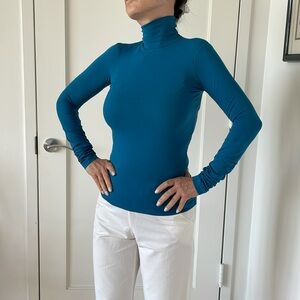 French Designer’s vintage light stretching turtleneck